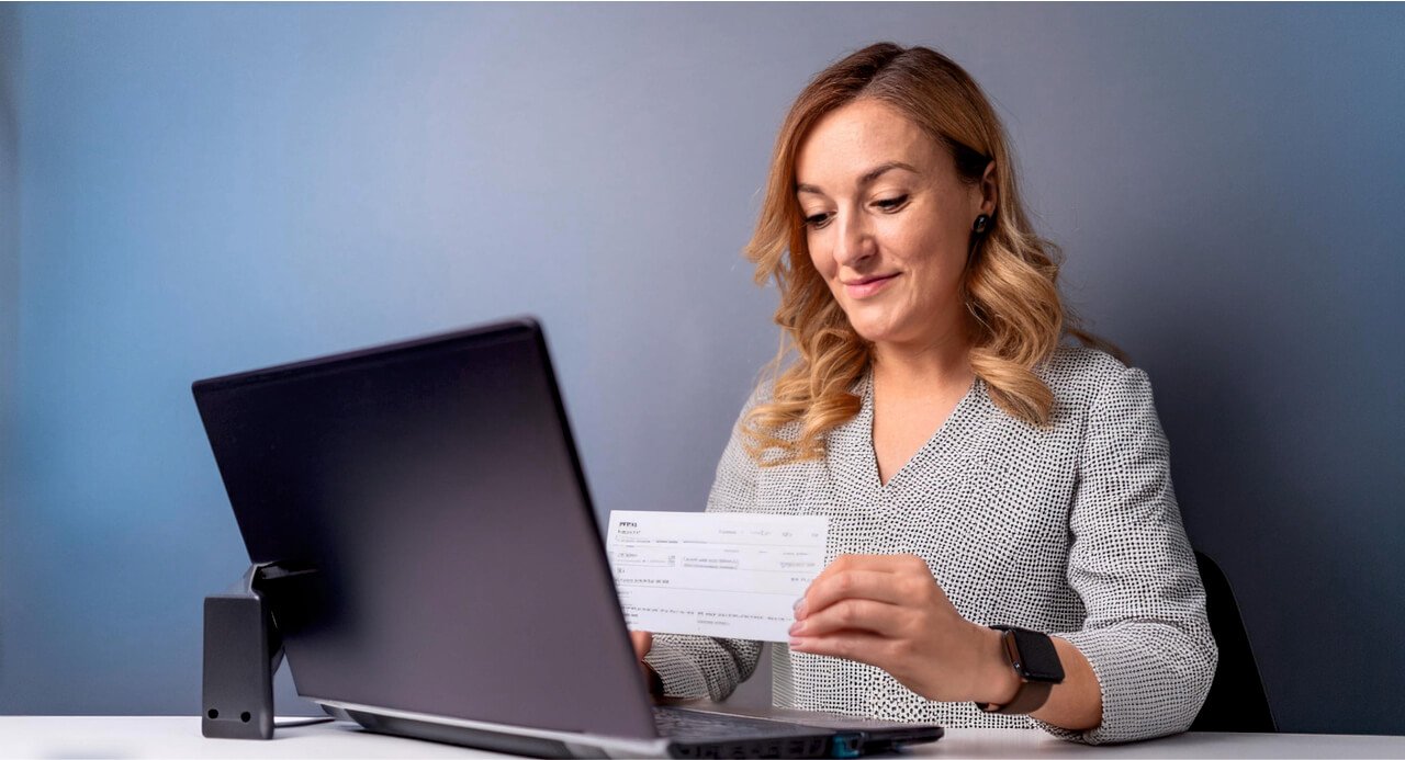 Чек безналичной оплаты: зачем он нужен и как его получить